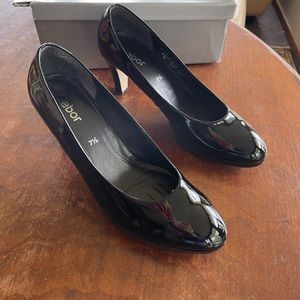 Gabor pump! Great condition. Worn twice. Size 10.